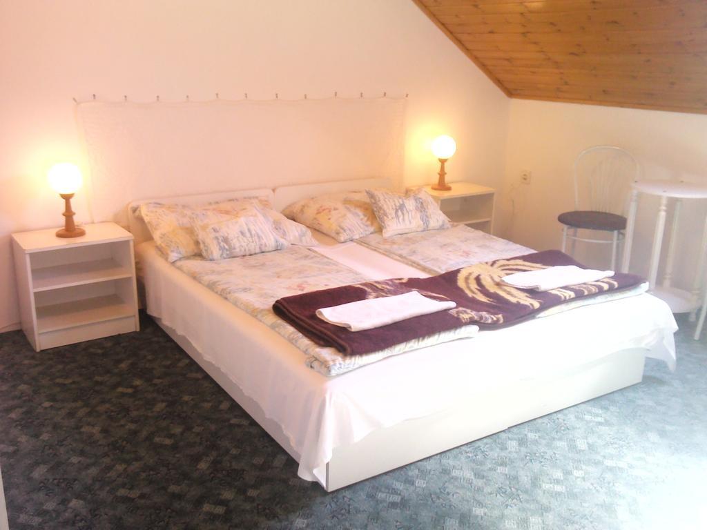 Napfény Apartment Keszthely Szoba fotó