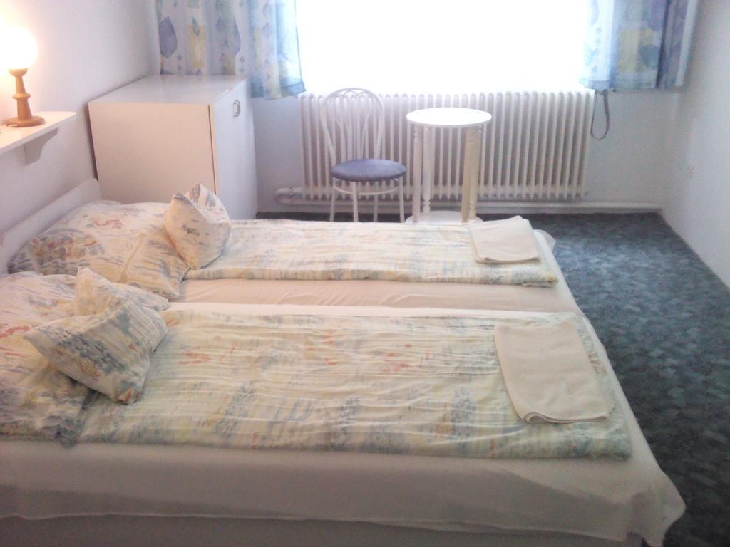 Napfény Apartment Keszthely Szoba fotó